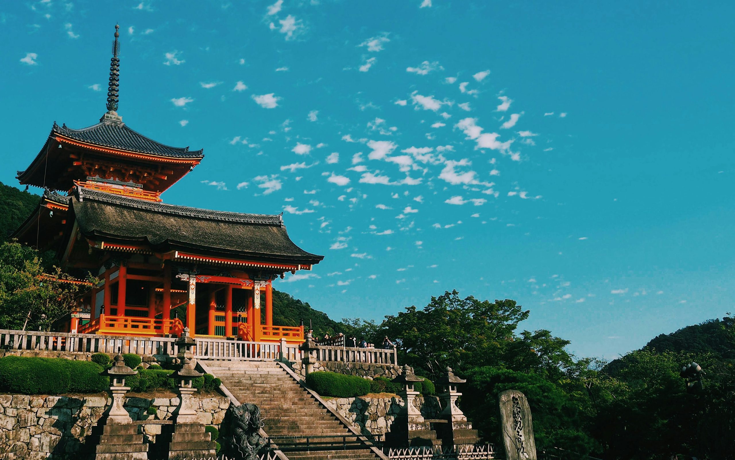 Cultural Etiquette Guide: Don’t Make These Mistakes in Japan